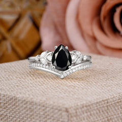 Luxurious Vintage-Inspired 4-Prong Pear-Cut Black Onyx Engagement Ring Set
