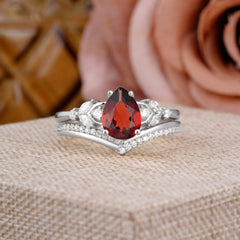 Luxurious Vintage-Inspired 4-Prong Pear-Cut Garnet Engagement Ring Set