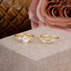 Luxurious Vintage-Inspired 4-Prong Tear-Cut Moissanite Engagement Ring Set
