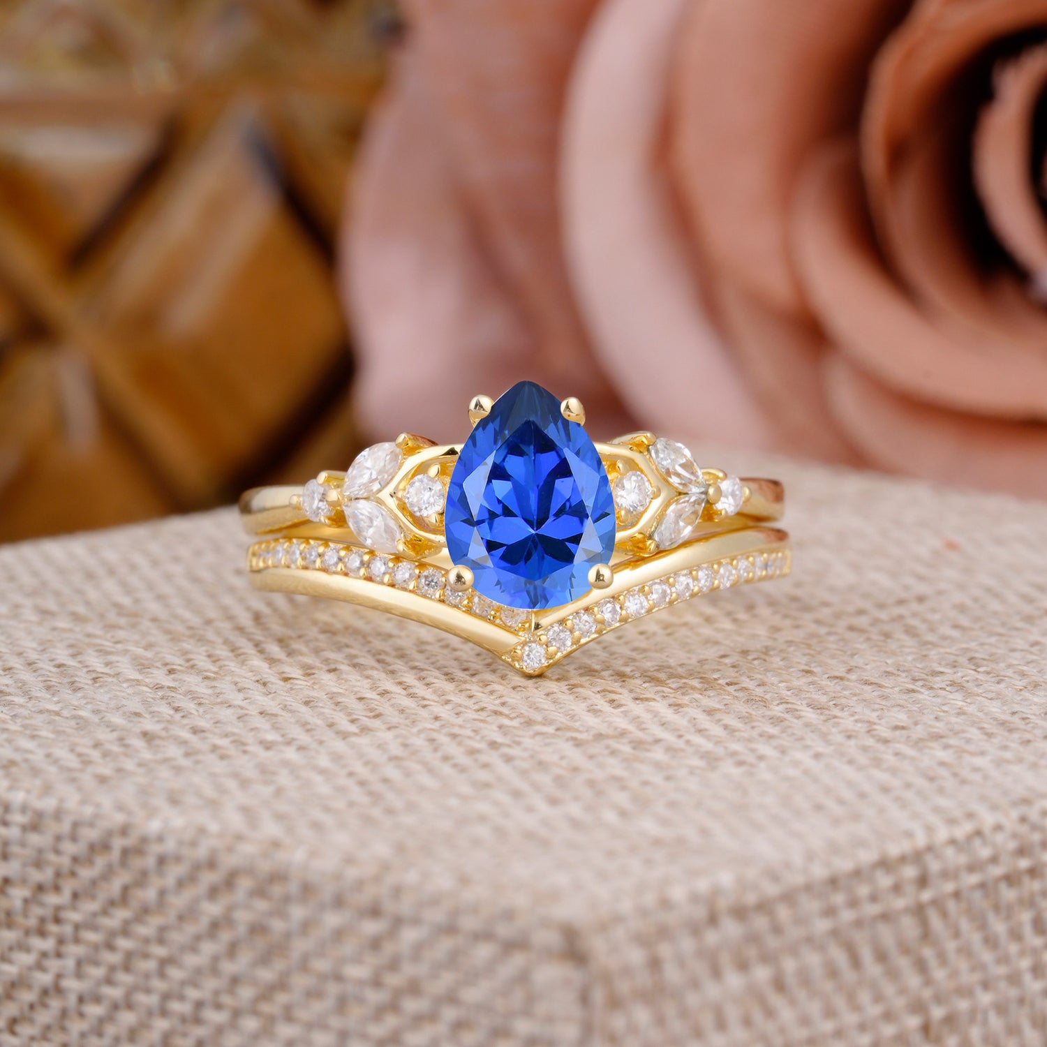 Luxurious Vintage-Inspired 4-Prong Pear-Cut Sapphire Engagement Ring Set