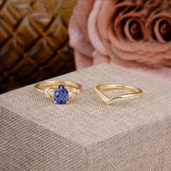 Luxurious Vintage-Inspired 4-Prong Pear-Cut Tanzanite Engagement Ring Set