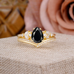 Luxurious Vintage-Inspired 4-Prong Pear-Cut Black Onyx Engagement Ring Set