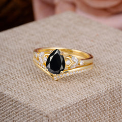 Luxurious Vintage-Inspired 4-Prong Pear-Cut Black Onyx Engagement Ring Set