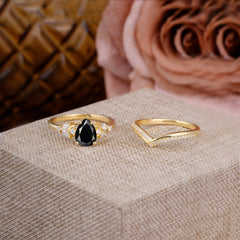 Luxurious Vintage-Inspired 4-Prong Pear-Cut Black Onyx Engagement Ring Set