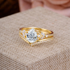 Luxurious Vintage-Inspired 4-Prong Pear-Cut Lab Diamond Engagement Ring Set
