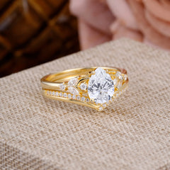 Luxurious Vintage-Inspired 4-Prong Pear-Cut Lab Diamond Engagement Ring Set