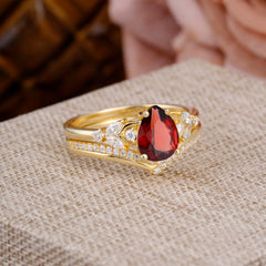 Luxurious Vintage-Inspired 4-Prong Pear-Cut Garnet Engagement Ring Set