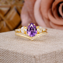 Luxurious Vintage-Inspired 4-Prong Pear-Cut Amethyst Engagement Ring Set