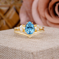 Luxurious Vintage-Inspired 4-Prong Pear-Cut Aquamarine Engagement Ring Set