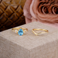 Luxurious Vintage-Inspired 4-Prong Pear-Cut Aquamarine Engagement Ring Set