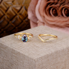 Luxurious Vintage-Inspired 4-Prong Pear-Cut Alexandrite Engagement Ring Set