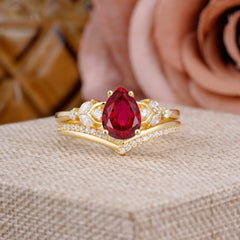 Luxurious Vintage-Inspired 4-Prong Pear-Cut Ruby Engagement Ring Set