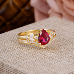 Luxurious Vintage-Inspired 4-Prong Pear-Cut Ruby Engagement Ring Set