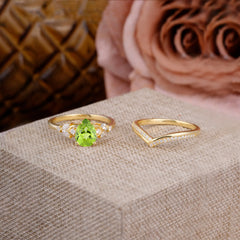 Luxurious Vintage-Inspired 4-Prong Pear-Cut Natural Peridot Engagement Ring Set