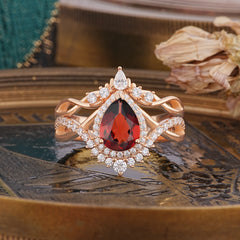 Elegant Pear-Cut 3 Prong Natural Garnet Engagement Ring Set
