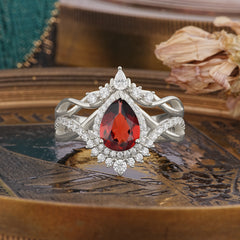 Elegant Pear-Cut 3 Prong Natural Garnet Engagement Ring Set