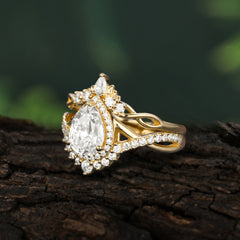 Elegant Pear-Cut Moissanite Engagement Ring Set