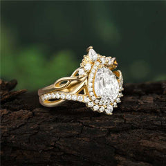 Elegant Pear-Cut Moissanite Engagement Ring Set