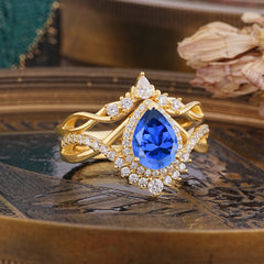 Elegant Pear-Cut 3 Prong Sapphire Engagement Ring Set