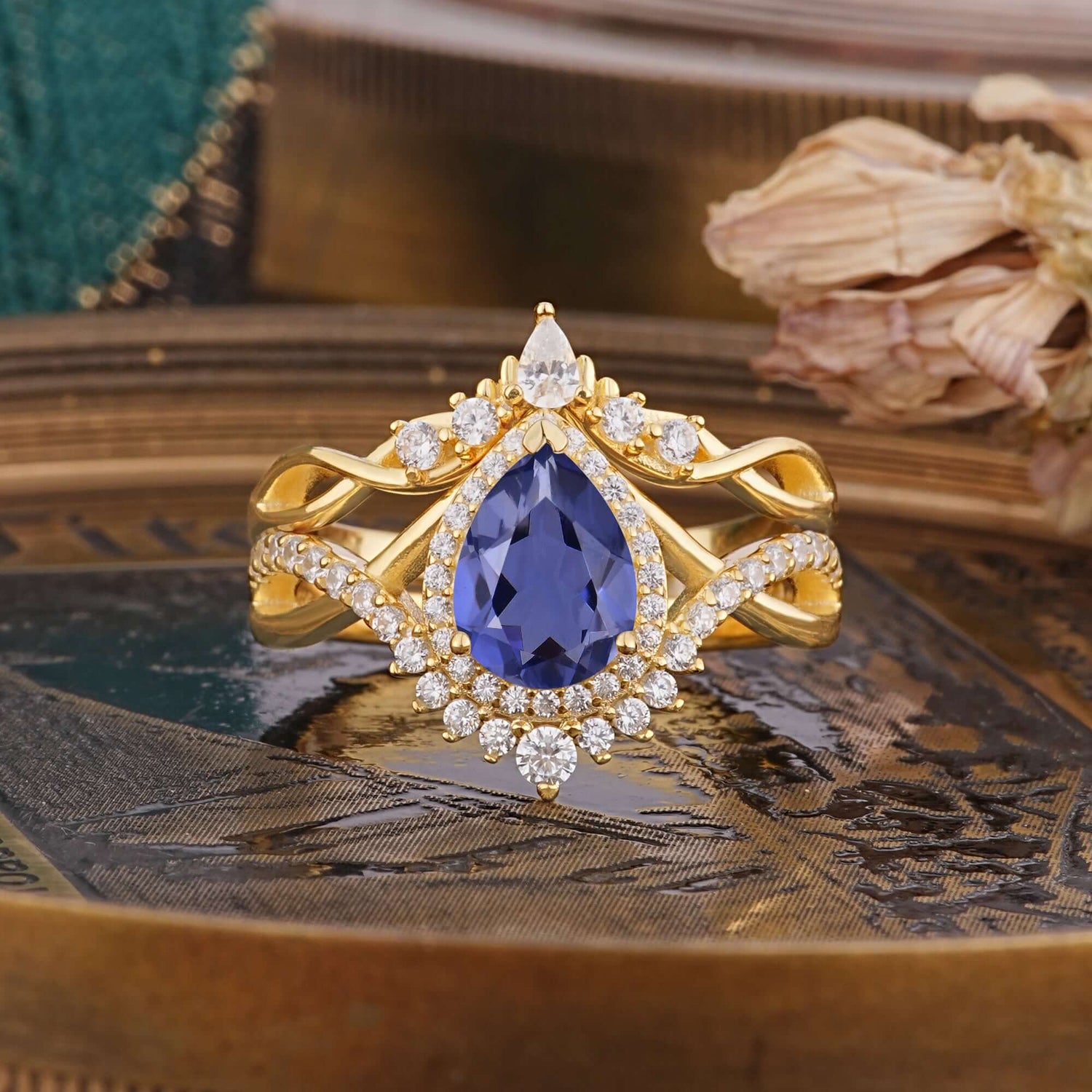 Elegant Pear-Cut 3 Prong Natural Tanzanite Bridal Ring Set