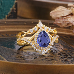 Elegant Pear-Cut 3 Prong Natural Tanzanite Engagement Ring Set