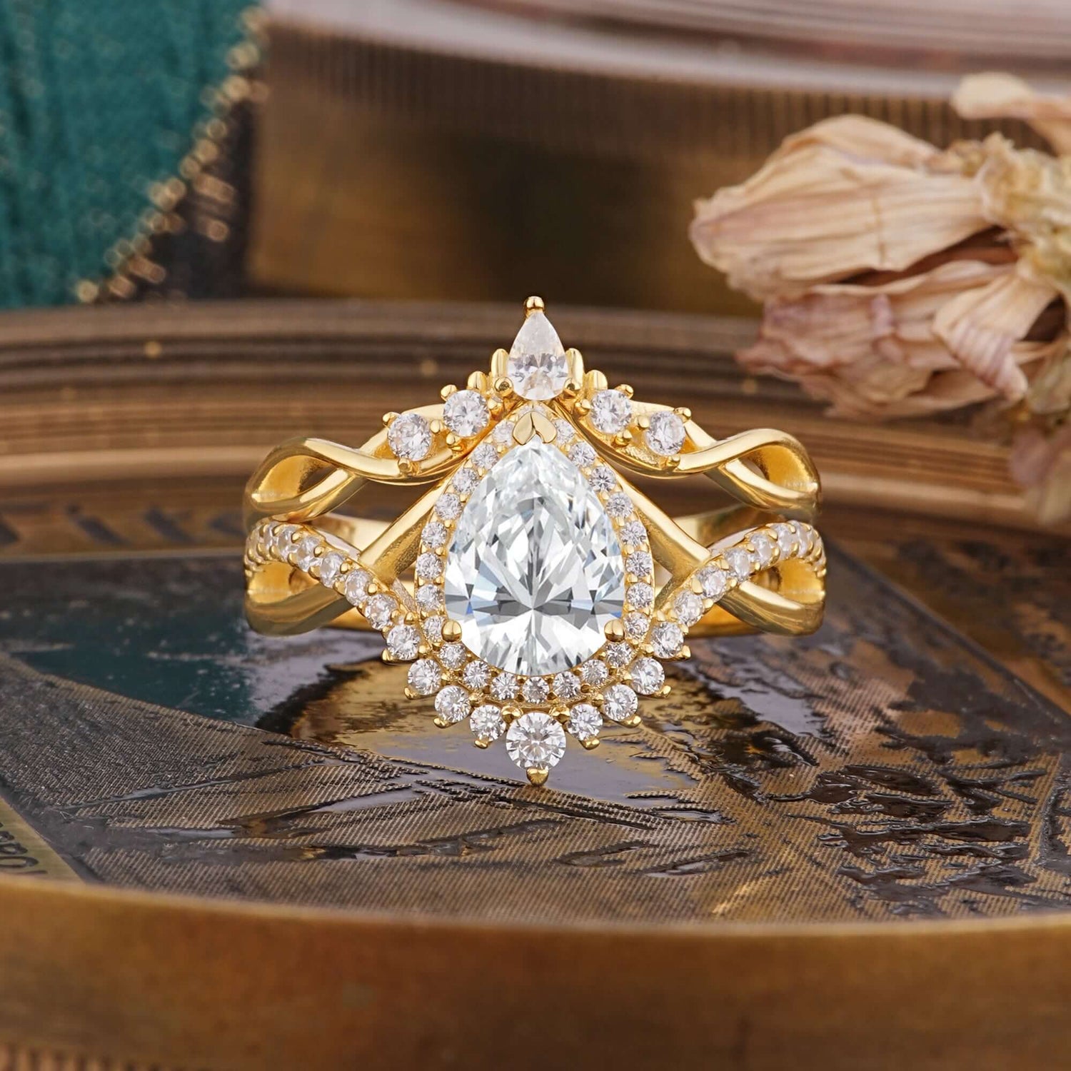 Elegant Pear-Cut Lab Diamond Bridal Ring Set