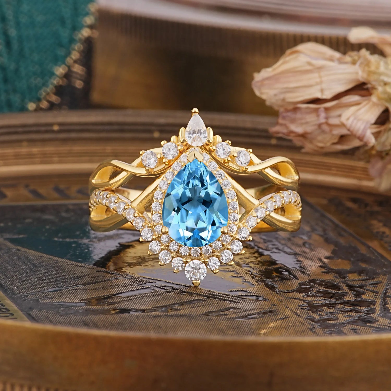 Elegant Pear-Cut Aquamarine Bridal Ring Set