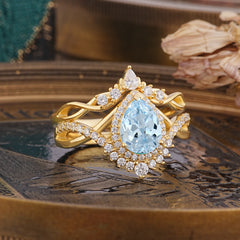Elegant Pear-Cut Aquamarine Engagement Ring Set