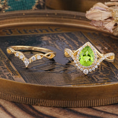 Elegant Pear-Cut 3 Prong Natural Peridot Engagement Ring Set