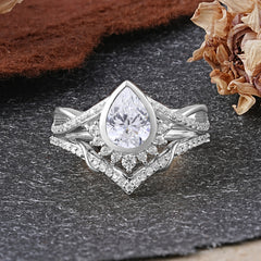 Ultra Luxurious Vintage Pear-Cut Lab Diamond Ring Set