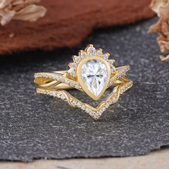 Ultra Luxurious Vintage Pear-Cut Moissanite Ring Set