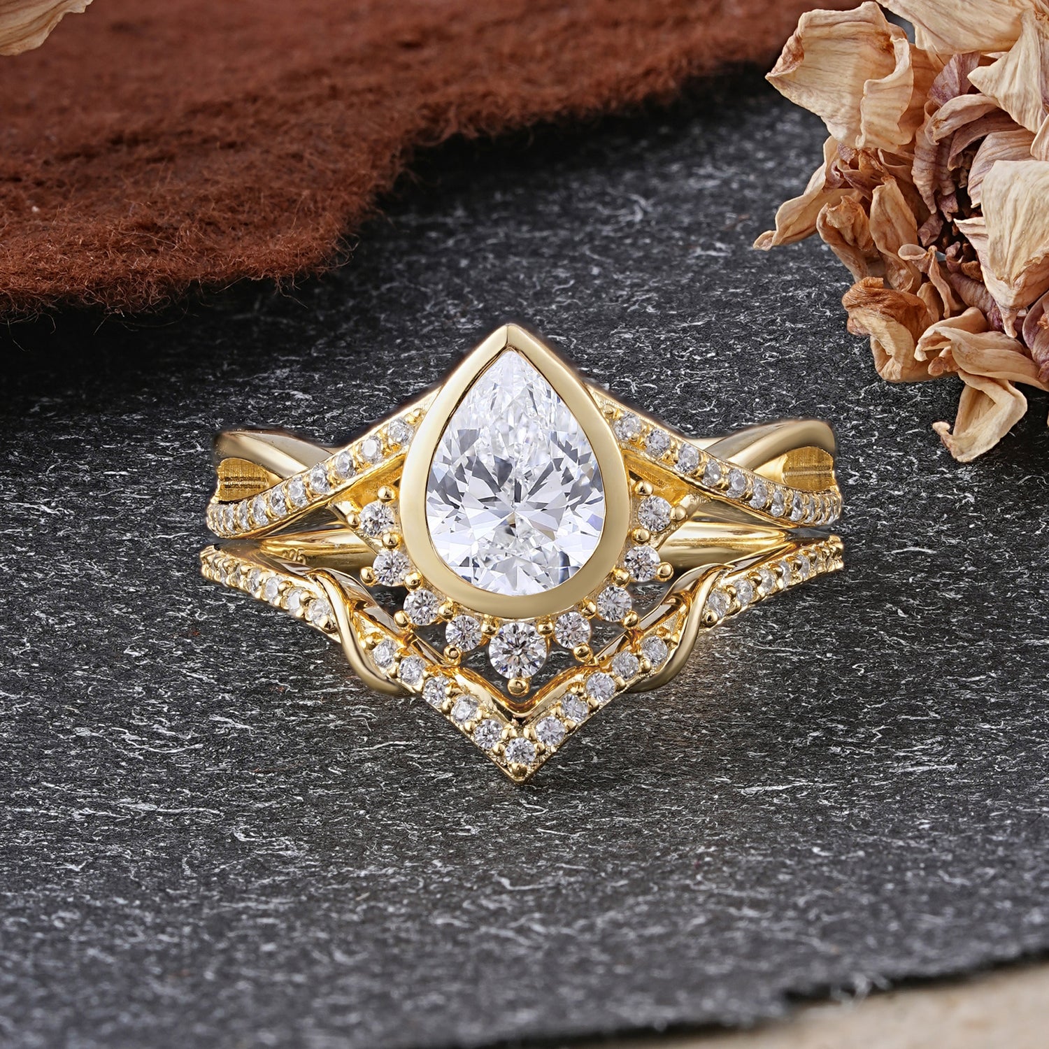 Ultra Luxurious Vintage Pear-Cut Lab Diamond Bridal Ring Set