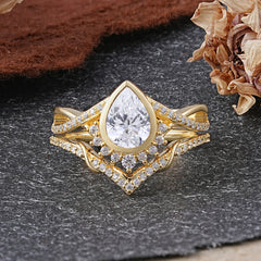 Ultra Luxurious Vintage Pear-Cut Lab Diamond Ring Set