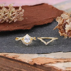 Ultra Luxurious Vintage Pear-Cut Lab Diamond Ring Set