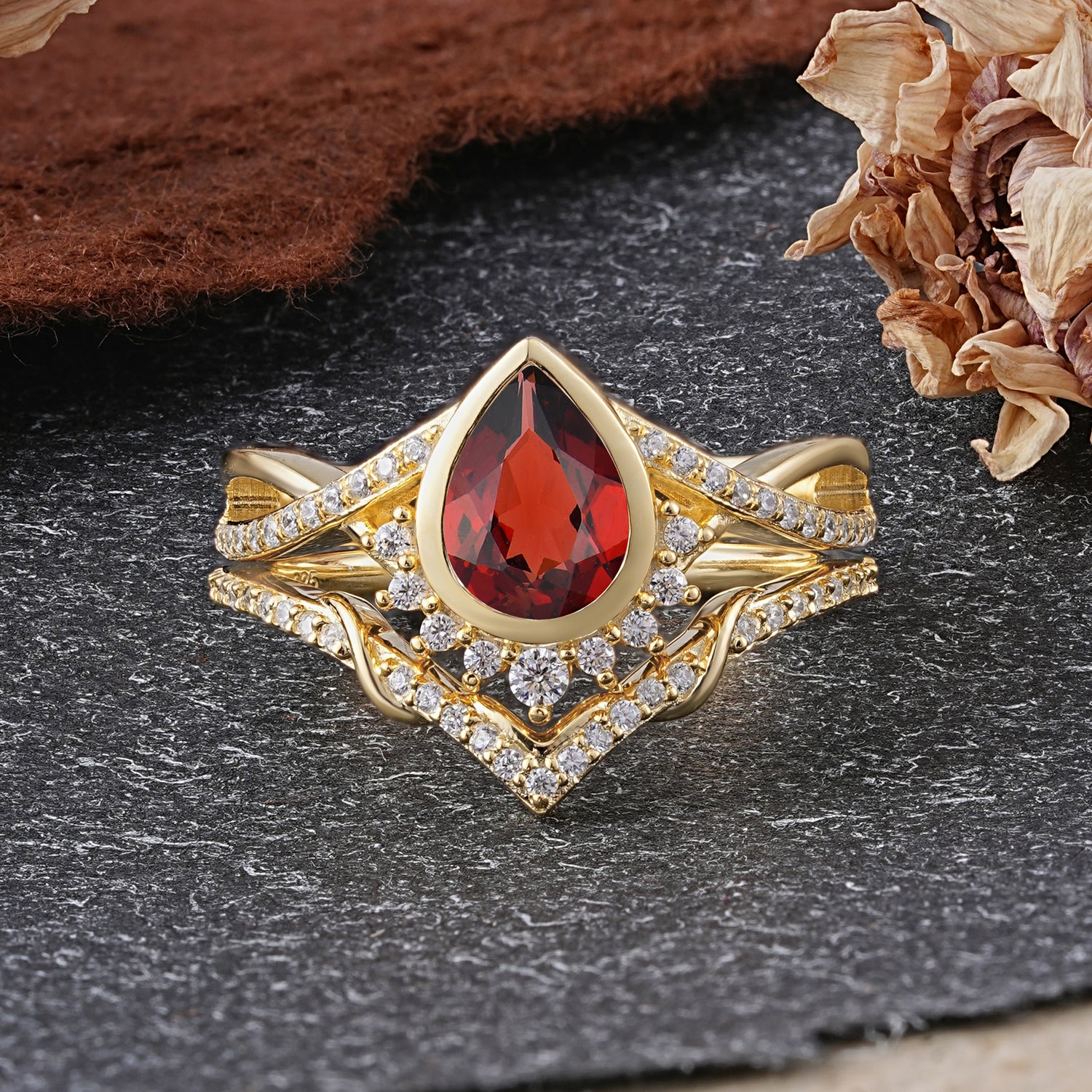 Ultra Luxurious Vintage Pear-Cut Natural Garnet Bridal Ring Set