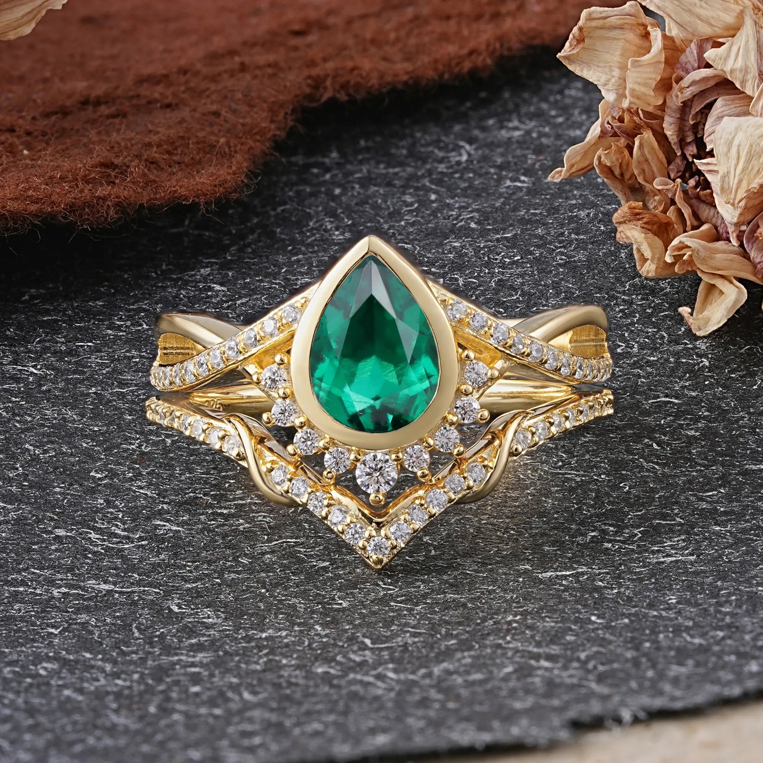 Ultra Luxurious Vintage Pear-Cut Emerald Ring Set