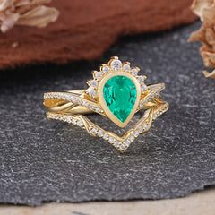 Ultra Luxurious Vintage Pear-Cut Emerald Ring Set