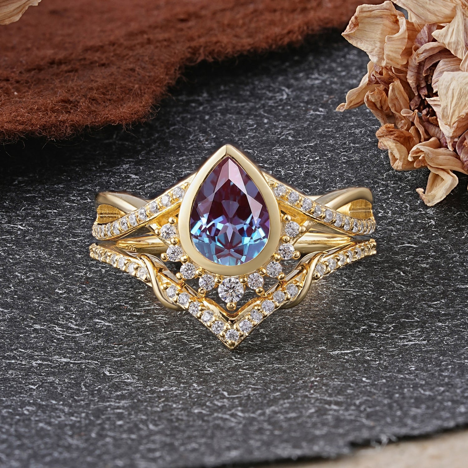 Ultra Luxurious Vintage Pear-Cut Natural Alexandrite Bridal Ring Set