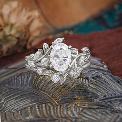 1.15 CT Delicate Leaf Accented 4 Prong Oval Shaped Moissanite Ring Sets