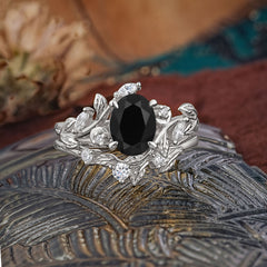 1.15 CT Delicate Leaf Accented 4 Prong Oval Shaped Black Onyx Ring Sets