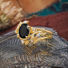 1.15 CT Delicate Leaf Accented 4 Prong Oval Shaped Black Onyx Ring Sets