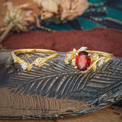 1.15 CT Delicate Leaf Accented 4 Prong Oval Shaped Garnet Ring Sets