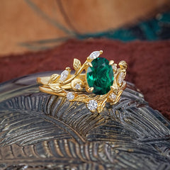 1.15 CT Delicate Leaf Accented 4 Prong Oval Shaped Emerald Ring Sets