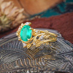 1.15 CT Delicate Leaf Accented 4 Prong Oval Shaped Emerald Ring Sets