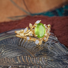 1.15 CT Delicate Leaf Accented 4 Prong Oval Shaped Peridot Ring Sets