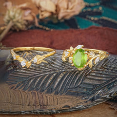 1.15 CT Delicate Leaf Accented 4 Prong Oval Shaped Peridot Ring Sets