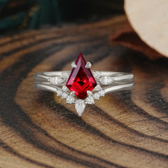 Classic Retro Luxury 4-Prong Kite-Cut Ruby Stackable Ring Set