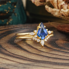 Classic Retro Luxury 4-Prong Kite-Cut  Sapphire Stackable Ring Set