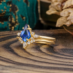 Classic Retro Luxury 4-Prong Kite-Cut  Sapphire Stackable Ring Set