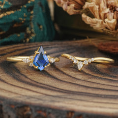 Classic Retro Luxury 4-Prong Kite-Cut  Sapphire Stackable Ring Set